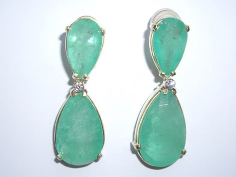 18k pear shaped emerald drop earring